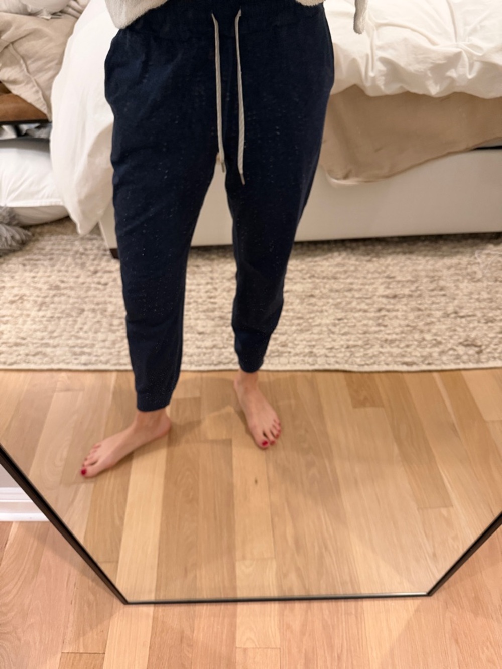 Vuori Women's Navy Drawstring Joggers